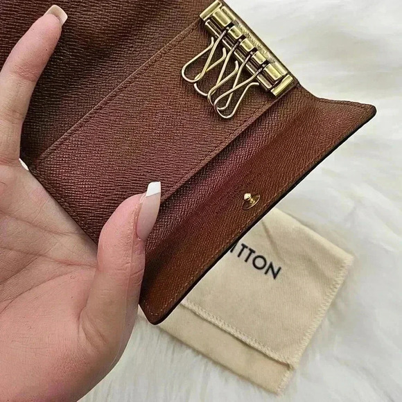 LV  Mono Multi-cles Wallet - Picture 8 of 12